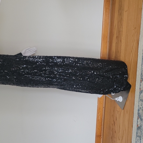 Mac Duggal Black Sequined Column Gown - Picture 8 of 16